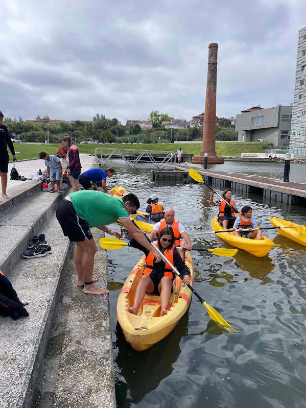 Aula aberta de kayak do Sporting Clube de Aveiro no Cais da Fonte Nova