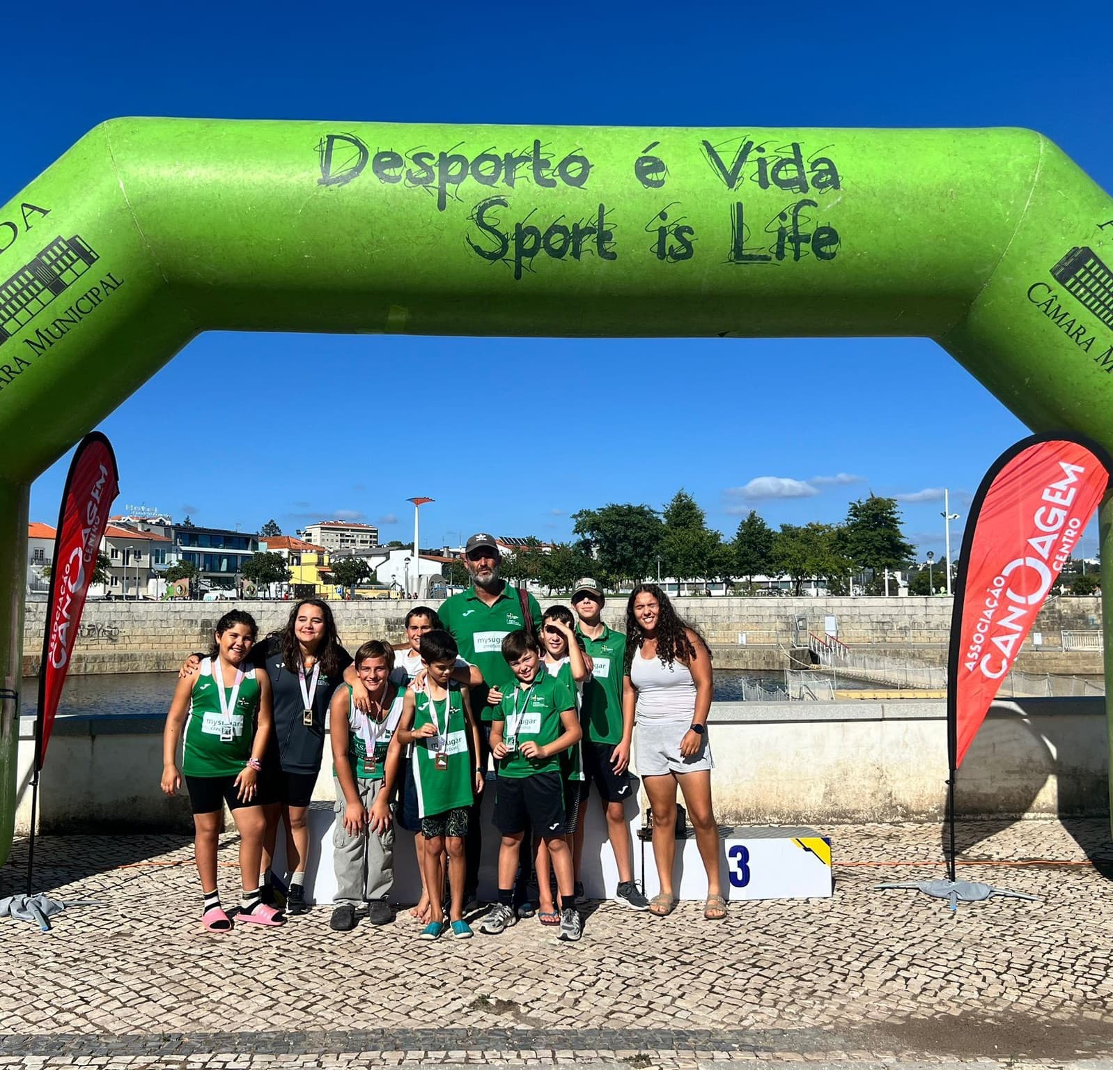 Jovens atletas do Sporting Clube de Aveiro nas Primeiras Pagaiadas em Águeda